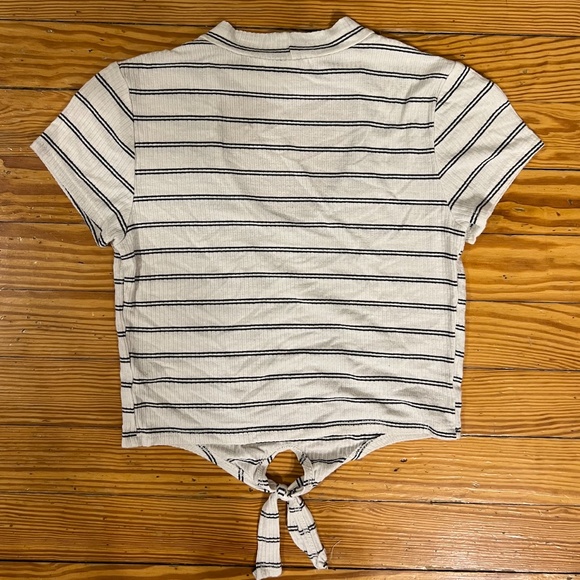 Striped Crop Top - Picture 3 of 3